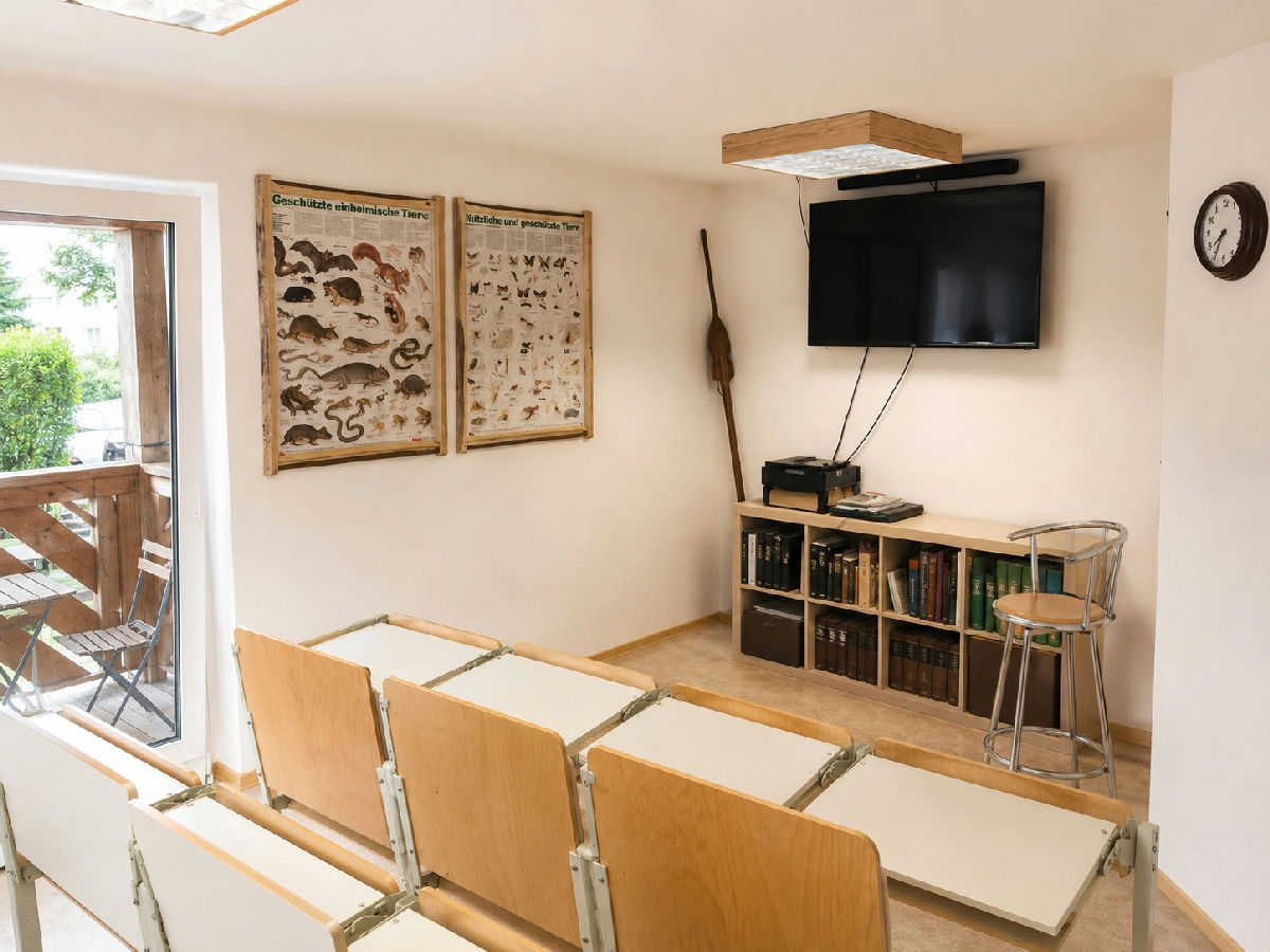 Schulungsraum mit Großbildschirm