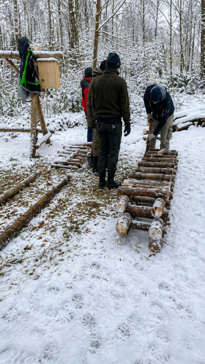 Aufbau einer Kanzel aus Rundholz
